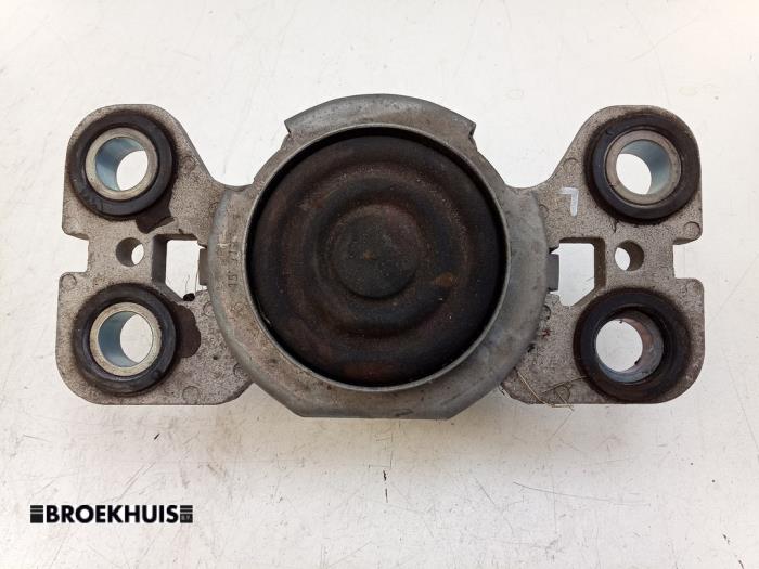 Used Engine mount Landrover Discovery Sport (LC) 2.0 TD4 150 16V Price € 50,00 Margin scheme offered by Autobedrijf Broekhuis B.V.