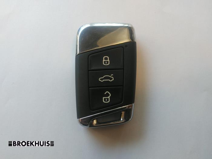 Używane Klucz Volkswagen Passat Variant (3G5) 1.6 TDI 16V Cena € 25,00 Procedura marży oferowane przez Autobedrijf Broekhuis B.V.