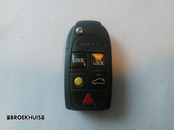 Używane Klucz Volvo V70 (SW) 2.4 D5 20V Cena € 25,00 Procedura marży oferowane przez Autobedrijf Broekhuis B.V.