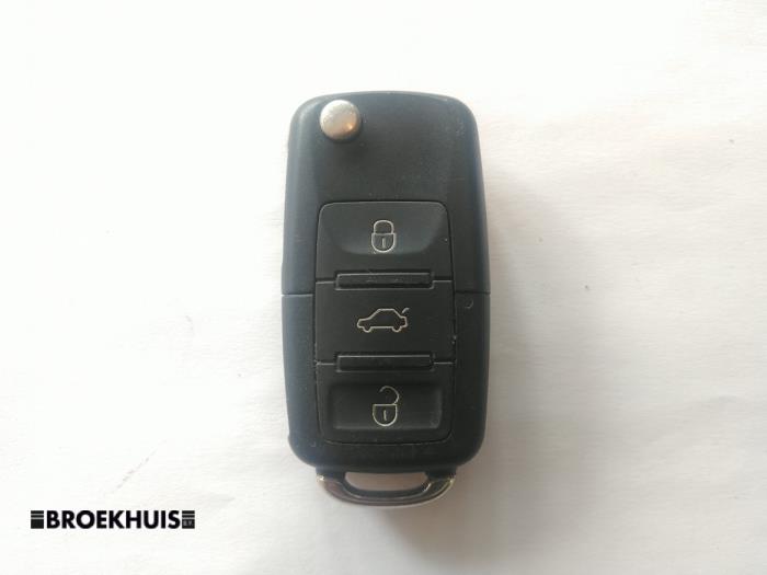 Używane Klucz Volkswagen Golf V (1K1) 1.6 Cena € 20,00 Procedura marży oferowane przez Autobedrijf Broekhuis B.V.