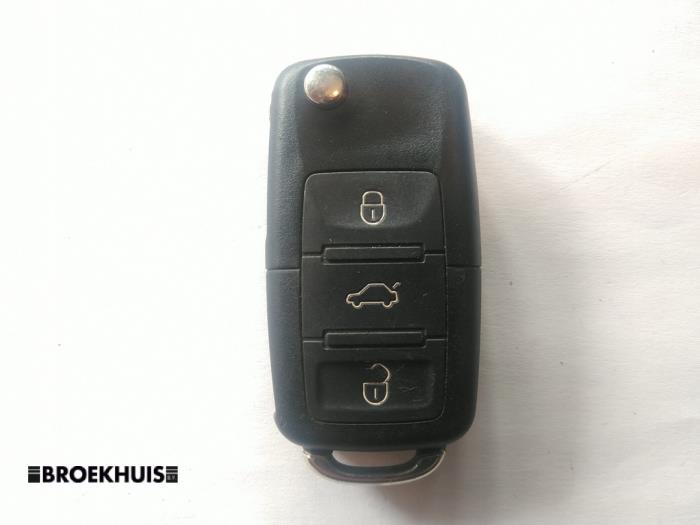 Używane Klucz Volkswagen Golf V (1K1) 1.9 TDI Cena € 20,00 Procedura marży oferowane przez Autobedrijf Broekhuis B.V.