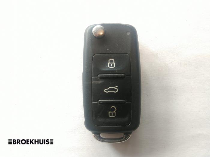 Używane Klucz Seat Mii 1.0 12V Cena € 20,00 Procedura marży oferowane przez Autobedrijf Broekhuis B.V.