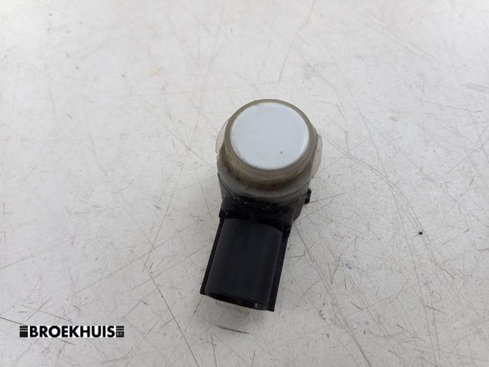 Usados Sensor PDC Ford C-Max (DXA) 1.0 Ti-VCT EcoBoost 12V 125 Precio € 15,00 Norma de margen ofrecido por Autobedrijf Broekhuis B.V.