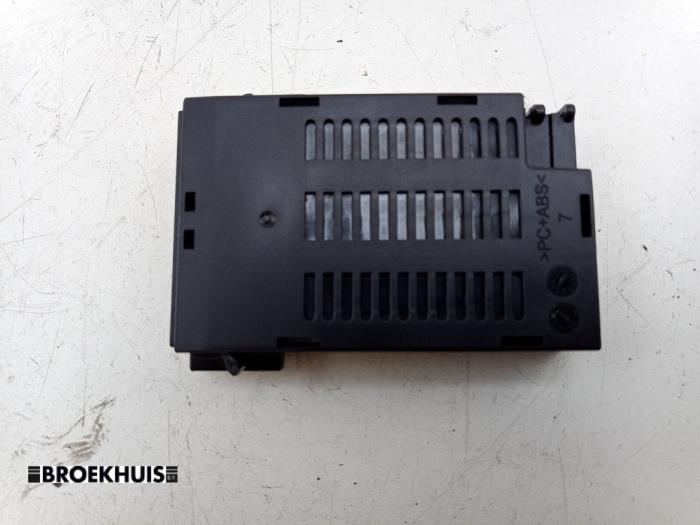 Używane Modul USB Volkswagen Transporter T6 2.0 TDI 204 Cena € 18,15 Z VAT oferowane przez Autobedrijf Broekhuis B.V.