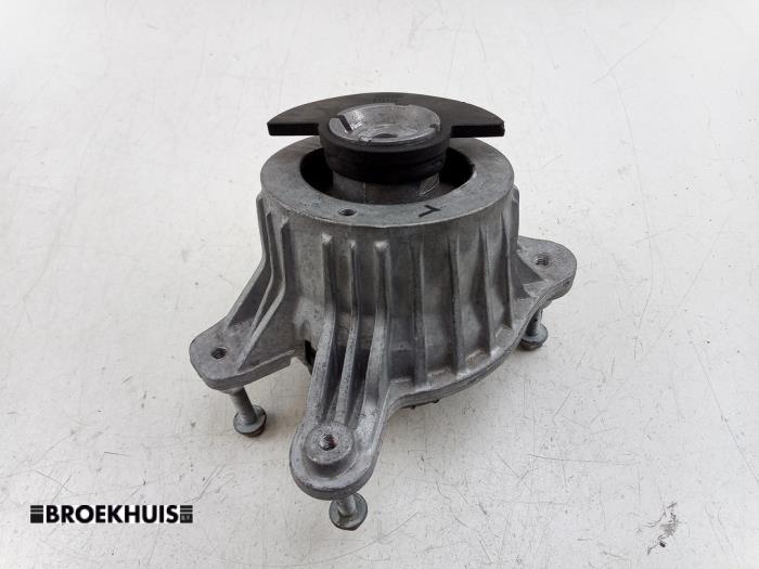 Used Engine mount Mercedes C Estate (S205) C-300 e 2.0 16V Price € 75,00 Margin scheme offered by Autobedrijf Broekhuis B.V.
