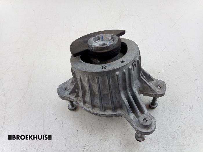 Used Engine mount Mercedes C Estate (S205) C-300 e 2.0 16V Price € 65,00 Margin scheme offered by Autobedrijf Broekhuis B.V.