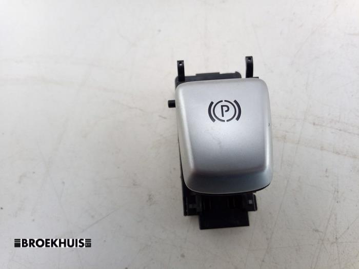 Gebrauchte Handbremse Schalter Mercedes C Estate (S205) C-300 e 2.0 16V Preis € 15,00 Margenregelung angeboten von Autobedrijf Broekhuis B.V.