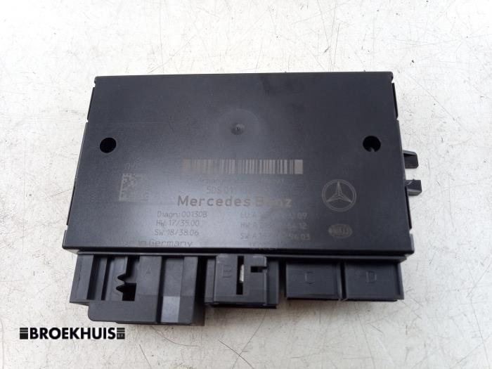 Begagnade Dragkroksmodul Mercedes C Estate (S205) C-300 e 2.0 16V Pris € 145,00 Marginaltabell erbjuds av Autobedrijf Broekhuis B.V.