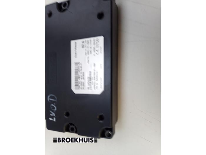 Begagnade Telefonmodul Ford Transit Connect (PJ2) 1.6 TDCi 16V 95 Pris € 48,40 Inklusive moms erbjuds av Autobedrijf Broekhuis B.V.