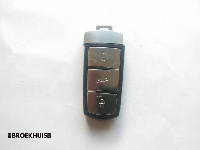 Begagnade Nyckel Volkswagen Passat Variant (365) 2.0 TDI 16V 140 Pris € 15,00 Marginaltabell erbjuds av Autobedrijf Broekhuis B.V.