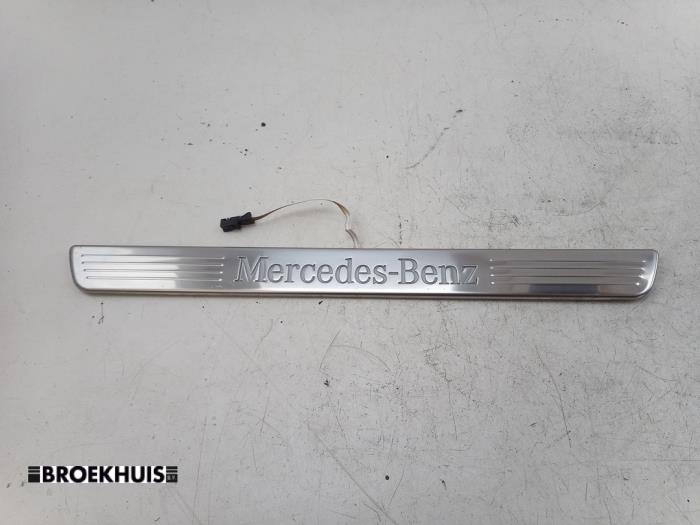 Begagnade Innerbelysning Mercedes A Limousine (177.1) 1.3 A-250 e Turbo 16V Pris € 30,00 Marginaltabell erbjuds av Autobedrijf Broekhuis B.V.