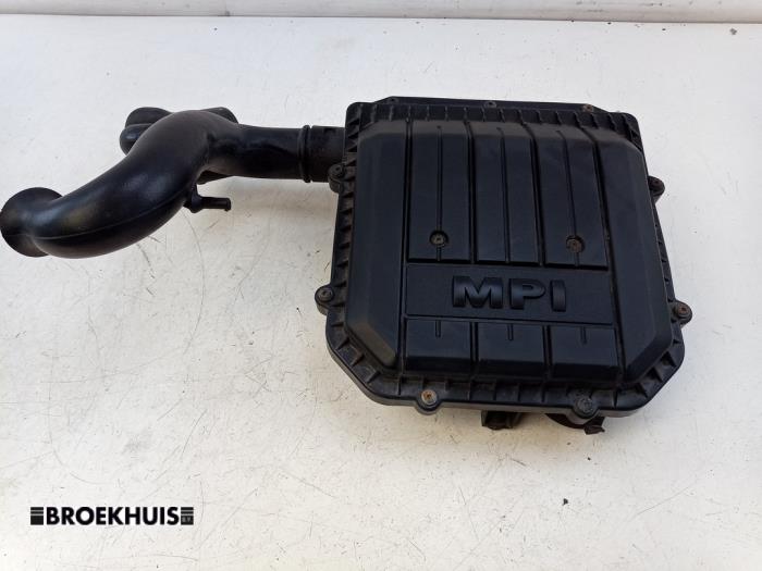 Begagnade Luftfilterhus Volkswagen Up! (121) 1.0 12V EcoFuel Pris € 40,00 Marginaltabell erbjuds av Autobedrijf Broekhuis B.V.