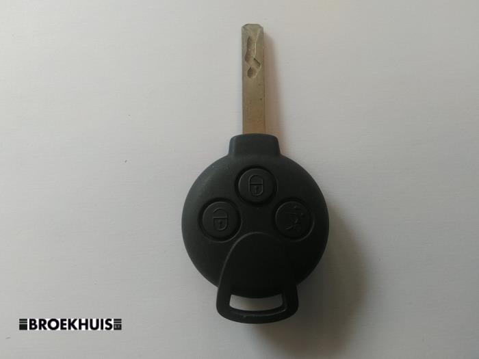 Używane Klucz Smart Fortwo Coupé (451.3) Electric Drive Cena € 20,00 Procedura marży oferowane przez Autobedrijf Broekhuis B.V.