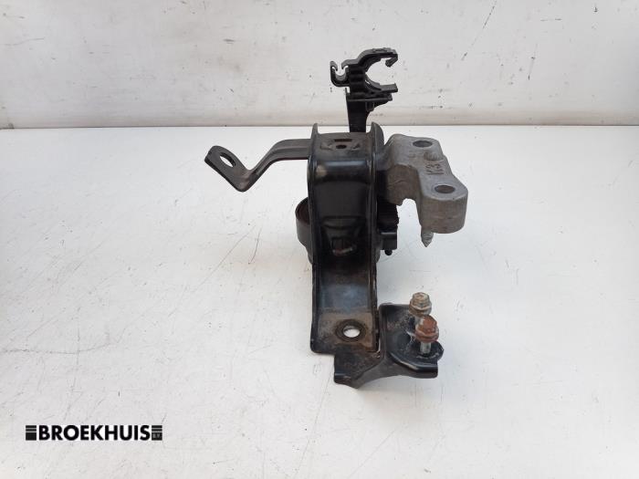 Used Engine mount Toyota Yaris IV (P21/PA1/PH1) 1.5 12V Hybrid 115 Price € 25,00 Margin scheme offered by Autobedrijf Broekhuis B.V.