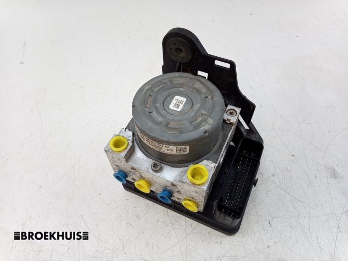 Begagnade ABS-pump Volkswagen Golf VII Variant (AUVV) 1.6 TDI BlueMotion 16V Pris på förfrågan erbjuds av Autobedrijf Broekhuis B.V.