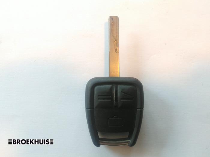 Używane Klucz Opel Vectra C GTS 3.0 CDTI V6 24V Cena € 20,00 Procedura marży oferowane przez Autobedrijf Broekhuis B.V.