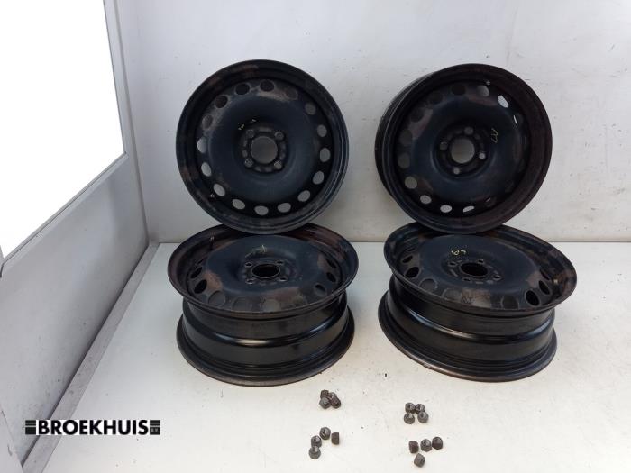 Gebrauchte Felgen Set Ford Fiesta 7 1.1 Ti-VCT 12V 85 Preis € 100,00 Margenregelung angeboten von Autobedrijf Broekhuis B.V.