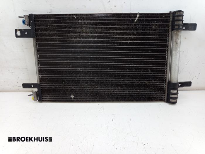 Usagé Radiateur clim Peugeot 308 SW (L4/L9/LC/LJ/LR) 1.2 12V e-THP PureTech 130 Prix € 60,00 Règlement à la marge proposé par Autobedrijf Broekhuis B.V.