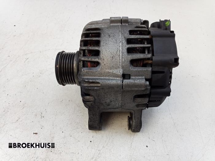 Usagé Dynamo Peugeot 308 SW (L4/L9/LC/LJ/LR) 1.2 12V e-THP PureTech 130 Prix € 65,00 Règlement à la marge proposé par Autobedrijf Broekhuis B.V.