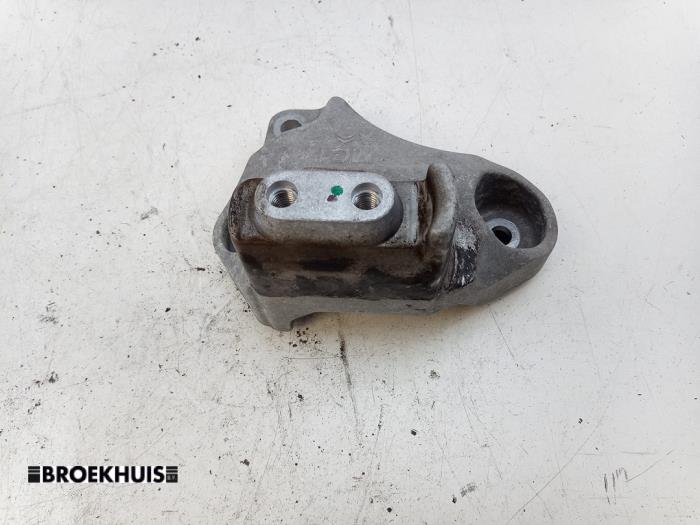 Usagé Support moteur Peugeot 308 SW (L4/L9/LC/LJ/LR) 1.2 12V e-THP PureTech 130 Prix € 20,00 Règlement à la marge proposé par Autobedrijf Broekhuis B.V.