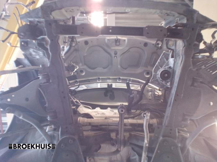 Usados Subchasis Renault Twingo II (CN) 1.2 16V Precio € 45,00 Norma de margen ofrecido por Autobedrijf Broekhuis B.V.