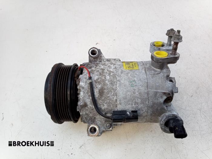 Usagé Pompe clim Ford Focus 3 1.0 Ti-VCT EcoBoost 12V 100 Prix € 65,00 Règlement à la marge proposé par Autobedrijf Broekhuis B.V.