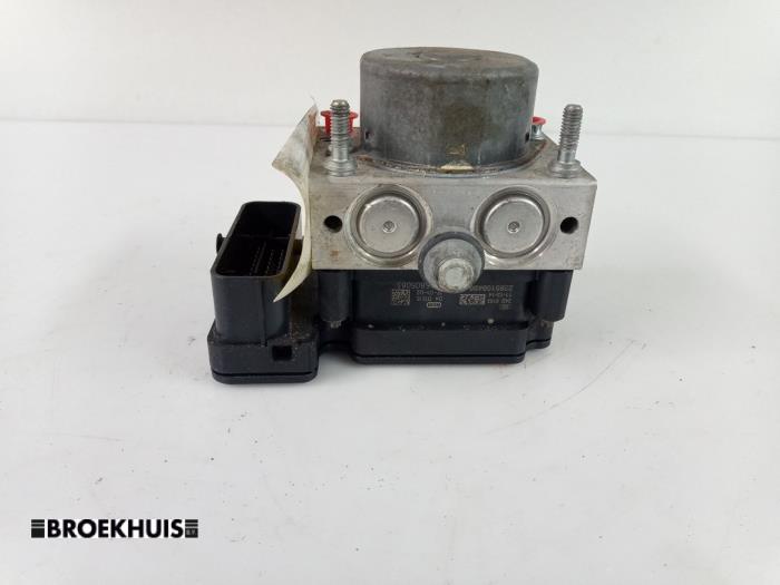 Bloc ABS d'un Peugeot 107 1.0 12V 2012