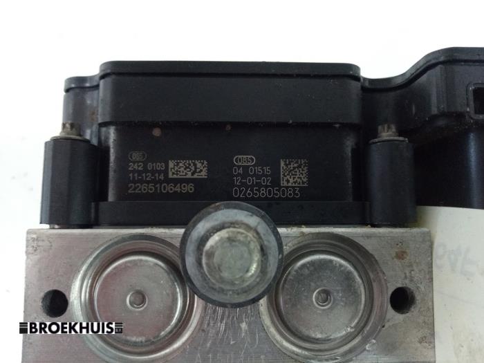 Bloc ABS d'un Peugeot 107 1.0 12V 2012