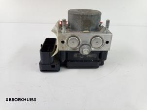 Bloc ABS d'un Peugeot 107 1.0 12V 2012