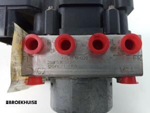 Bloc ABS d'un Peugeot 107 1.0 12V 2012