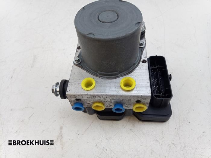 Usagé Bloc ABS Mercedes Citan (415.6) 1.5 108 CDI Euro 6 Prix € 121,00 Prix TTC proposé par Autobedrijf Broekhuis B.V.
