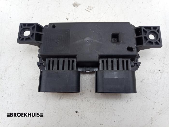 Usagé Module pompe carburant Mercedes Sprinter 5t 517 CDI 2.0 D RWD Prix € 30,25 Prix TTC proposé par Autobedrijf Broekhuis B.V.