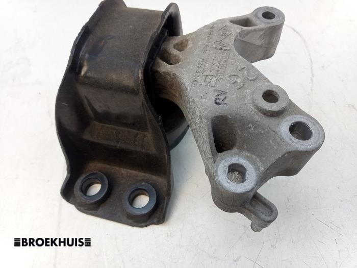 Usagé Support moteur Renault Kadjar (RFEH) 1.2 Energy TCE 130 Prix € 25,00 Règlement à la marge proposé par Autobedrijf Broekhuis B.V.
