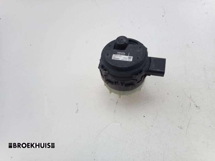 Begagnade Extra vattenpump Toyota RAV4 (A5) 2.5 Plug-in Hybrid 16V AWD Pris € 100,00 Marginaltabell erbjuds av Autobedrijf Broekhuis B.V.