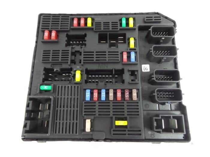 Fuse box Renault Scénic III 2.0 16V CVT 284B67924R