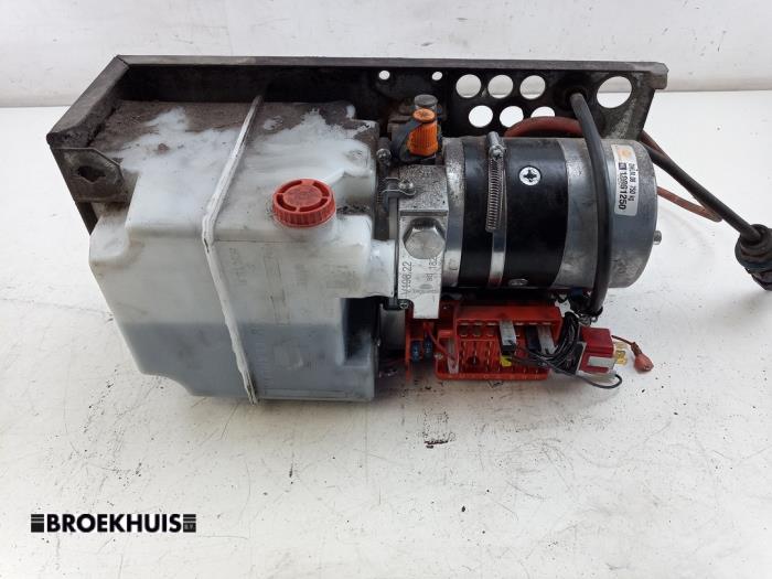 Używane Pompa hydrauliczna Mercedes Sprinter 5t 517 CDI 2.0 D RWD Cena na żądanie oferowane przez Autobedrijf Broekhuis B.V.