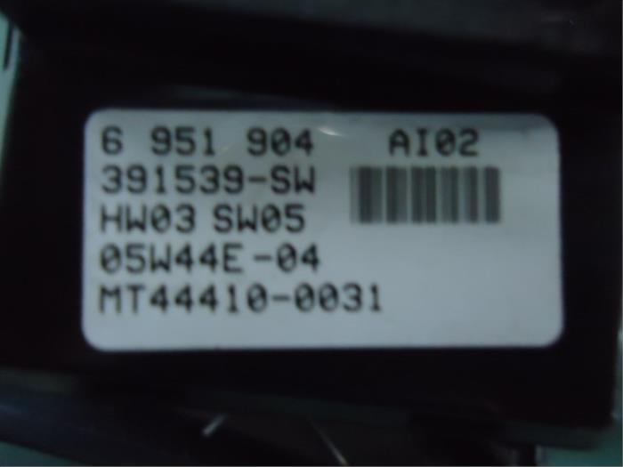 Electric window switch from a BMW 5 serie Touring (E61) 530d 24V 2006