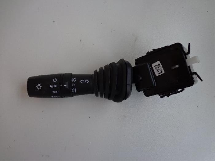 Richtungsanzeiger Schalter van een Daewoo Captiva (C140) 2.2 D 16V 4x4 2012