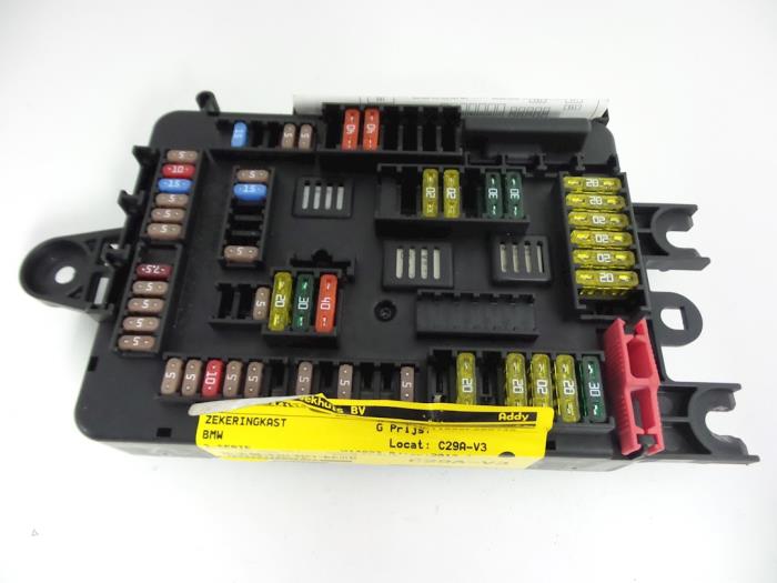 Fuse box from a BMW 3 serie (F30) 320d 2.0 16V EfficientDynamicsEdition 2012