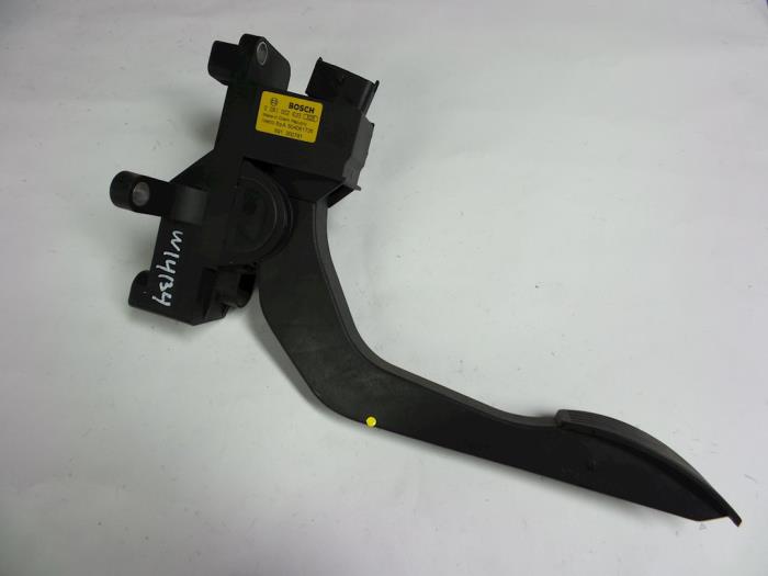 Windshield wiper linkage and motor