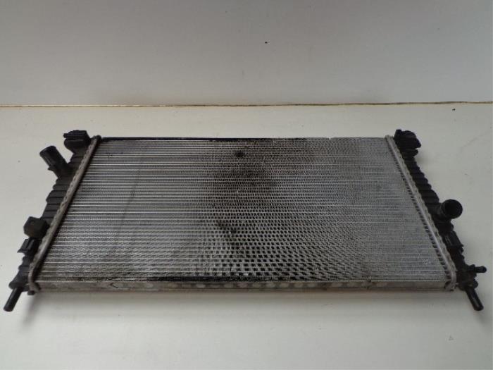 Usagé Radiateur Ford Focus C-Max 1.6 TDCi 16V Prix € 40,00 Règlement à la marge proposé par Autobedrijf Broekhuis B.V.
