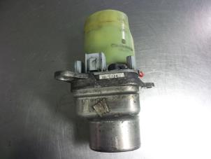 Used Power steering pump Ford Focus C-Max 1.6 TDCi 16V Price € 75,00 Margin scheme offered by Autobedrijf Broekhuis B.V.