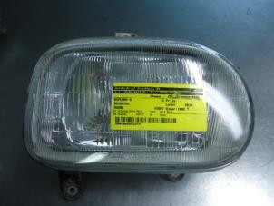Używane Reflektor prawy Daihatsu Cuore (L251/271/276) 850,Domino Cena € 20,00 Procedura marży oferowane przez Autobedrijf Broekhuis B.V.