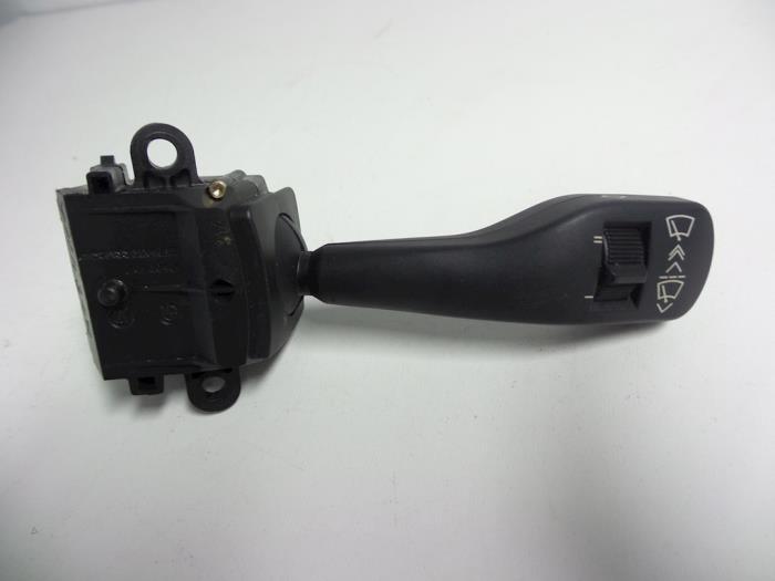 Interruptor de limpiaparabrisas de un BMW 3 serie (E46/4) 318i 16V 2005