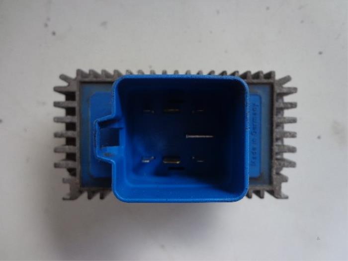 Glow plug relay Opel Zafira 1.9 CDTI 55353011