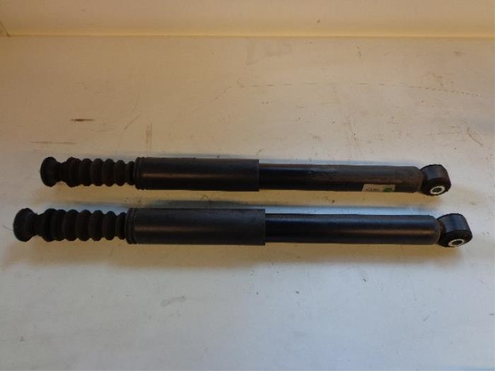 Shock absorber kit from a Renault Clio III Estate/Grandtour (KR) 1.2 16V TCE 100 2011