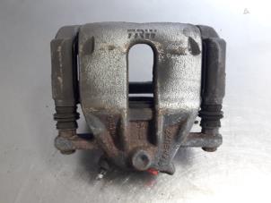 Used Front brake calliper, left Renault Clio III (BR/CR) 1.5 dCi FAP Price € 35,00 Margin scheme offered by Autobedrijf Broekhuis B.V.