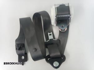 Used Rear seatbelt, right Renault Clio III (BR/CR) 1.5 dCi FAP Price € 15,00 Margin scheme offered by Autobedrijf Broekhuis B.V.