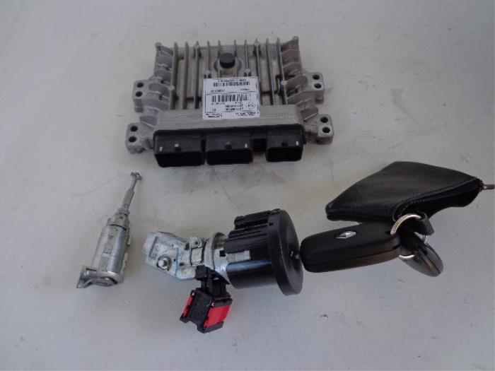 Used Injection computer Renault Clio III (BR/CR) 1.5 dCi FAP Price € 100,00 Margin scheme offered by Autobedrijf Broekhuis B.V.