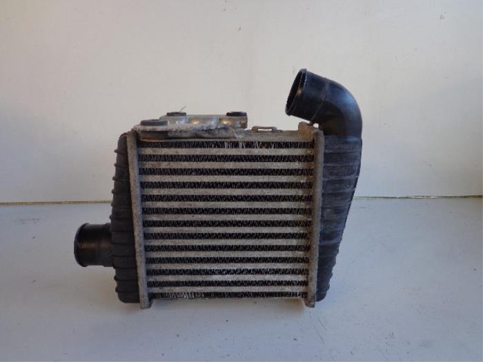 Usados Intercooler Kia Cerato 2.0 CRDi 16V Precio € 30,00 Norma de margen ofrecido por Autobedrijf Broekhuis B.V.